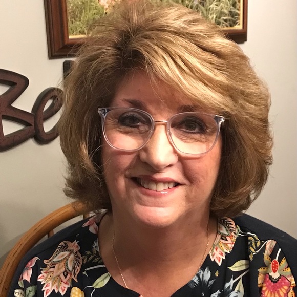 Meet your Posher, Cynthia - Picture 1 of 1